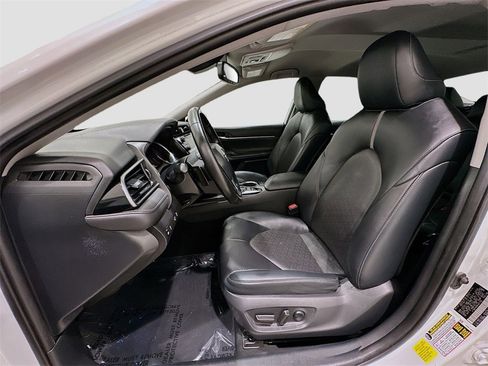 Used 2019 Toyota Camry XSE image 18