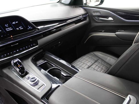 Used 2023 Cadillac Escalade V w/ LPO, ONYX Package image 36