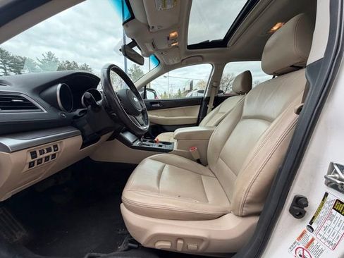 Used 2019 Subaru Outback 3.6R Limited AWD/4WD image 9