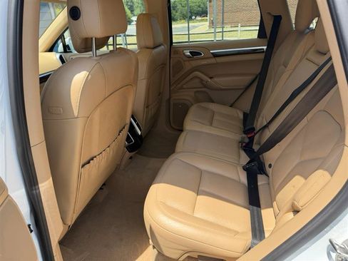 Used 2016 Porsche Cayenne AWD/4WD image 9