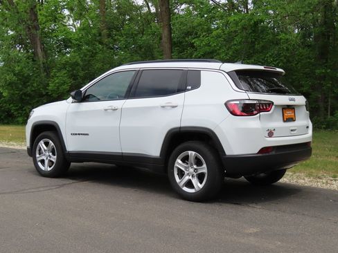 Used 2023 Jeep Compass Latitude AWD/4WD image 6
