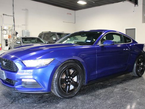 Used 2016 Ford Mustang Coupe image 7
