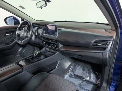 Certified 2023 Nissan Rogue SV FWD image 14
