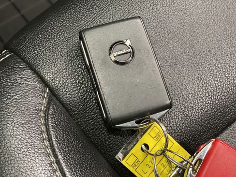 Used 2020 Volvo XC40 T5 Momentum w/ Protection Package Premier image 31