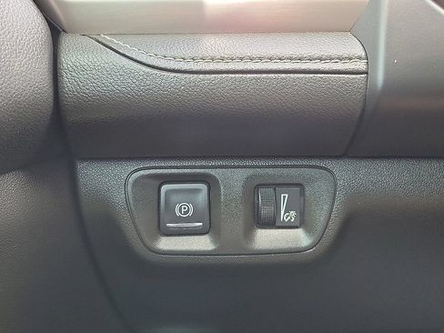 Used 2018 GMC Acadia Denali w/ Technology Package FWD image 14