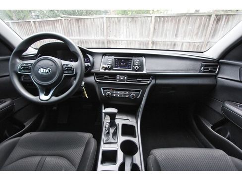 Used 2017 Kia Optima LX FWD image 9