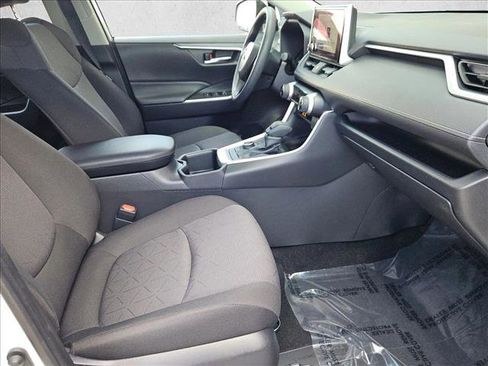 Used 2025 Toyota RAV4 XLE image 20