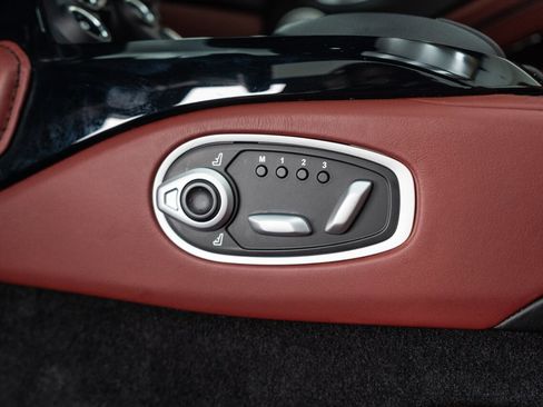Used 2021 Aston Martin V8 Vantage Roadster RWD image 27