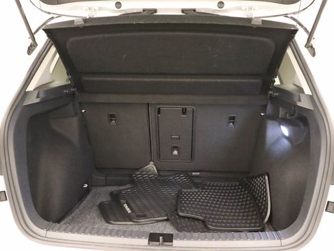 Certified 2025 Volkswagen Taos SE FWD image 21