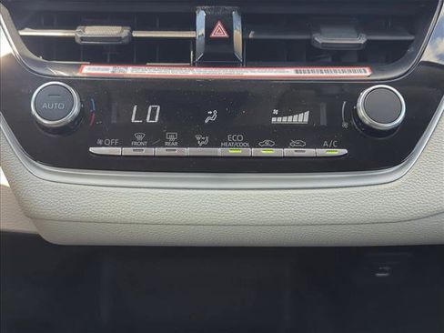 Used 2025 Toyota Corolla LE FWD image 21