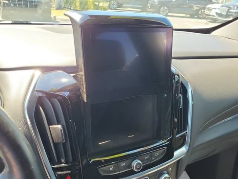 Used 2023 Chevrolet Traverse Premier FWD image 22