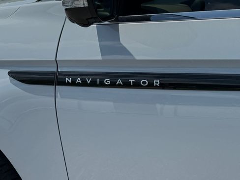 Used 2025 Lincoln Navigator Black Label AWD/4WD image 10