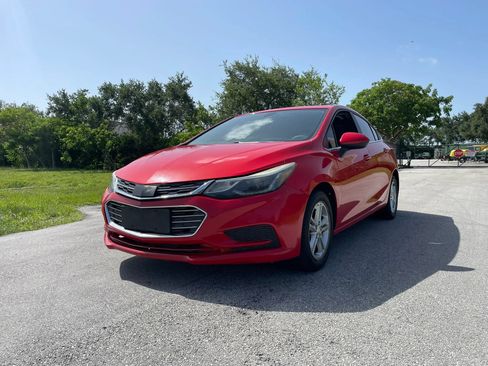 Used 2018 Chevrolet Cruze LT FWD image 4