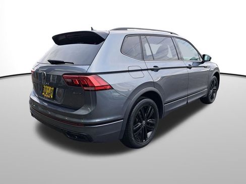 Used 2022 Volkswagen Tiguan SE R-Line image 6