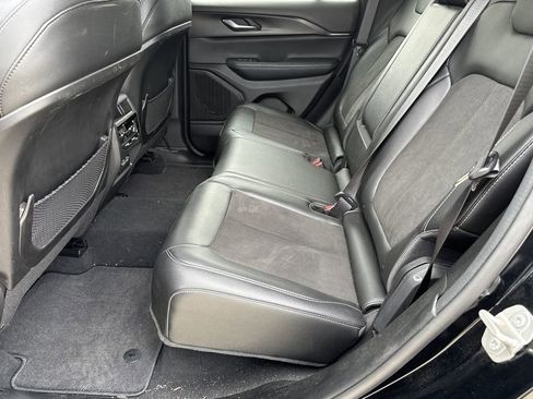 Used 2024 Jeep Grand Cherokee Altitude RWD image 24