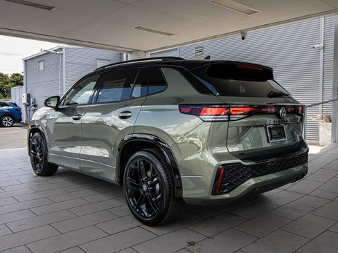 New 2026 Volkswagen Tiguan SE R-Line FWD image 15