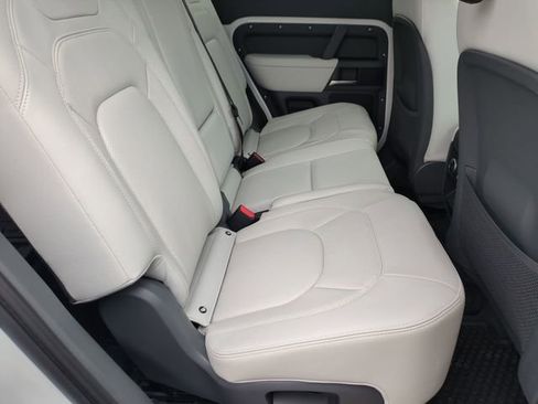 New 2026 Land Rover Defender 110 X-Dynamic SE AWD/4WD image 17