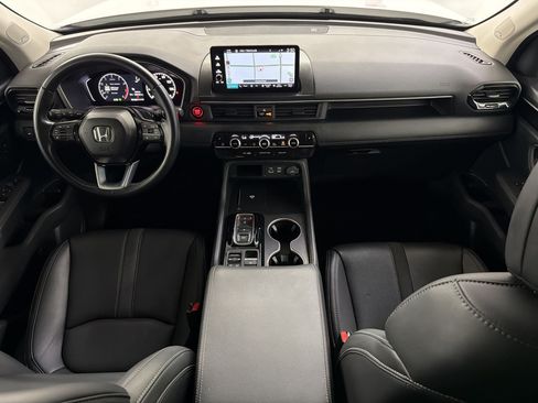 Certified 2025 Honda Pilot Touring image 17