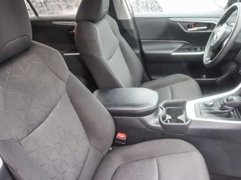 Used 2021 Toyota RAV4 XLE image 16