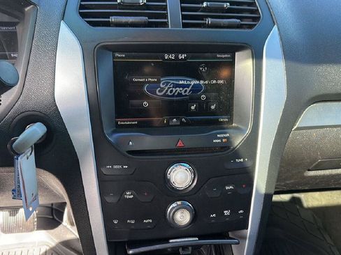 Used 2015 Ford Explorer XLT w/ Equipment Group 202A FWD image 11