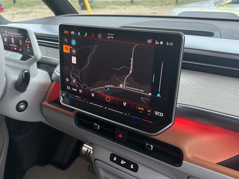 Used 2025 Volkswagen ID. Buzz Pro S Plus image 39