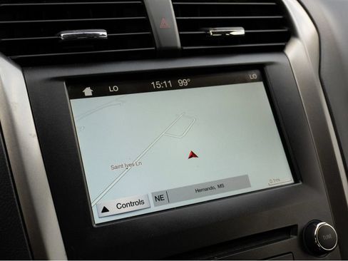 Used 2017 Ford Fusion SE w/ Equipment Group 201A FWD image 24