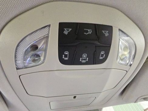 Used 2024 Chrysler Pacifica Touring-L image 19