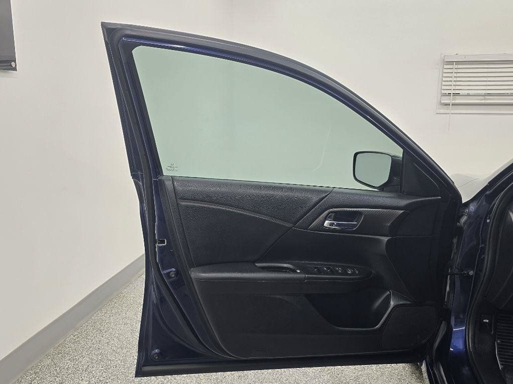 Used 2017 Honda Accord Sport Special Edition image 27