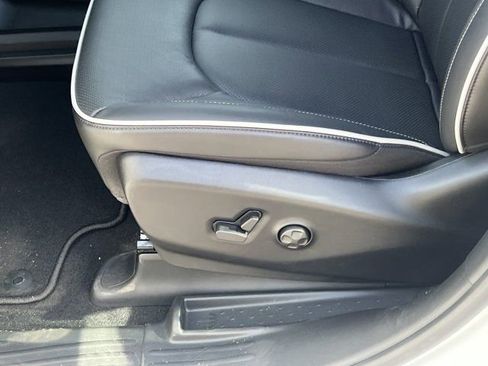 New 2026 Chrysler Pacifica Limited image 10