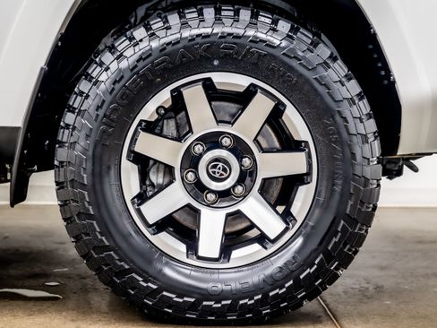 Used 2021 Toyota 4Runner TRD Off-Road Premium AWD/4WD image 37