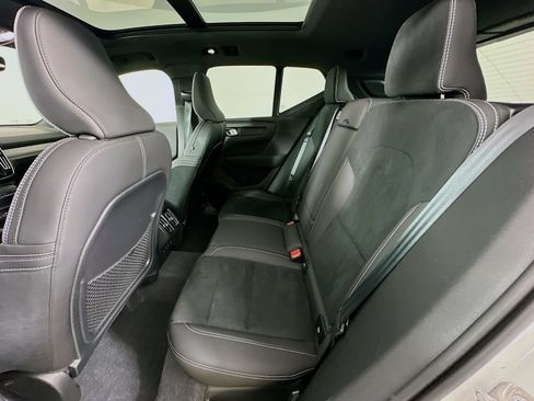 Used 2024 Volvo XC40 B5 Ultimate w/ Climate Package AWD/4WD image 36