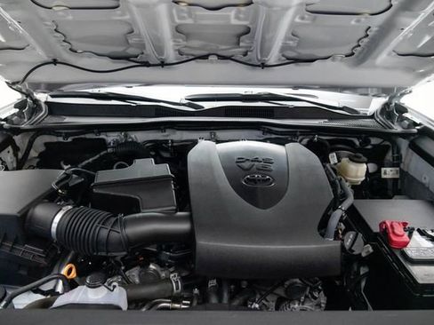 Used 2021 Toyota Tacoma Limited image 10