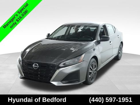 Used 2024 Nissan Altima 2.5 S FWD image 3