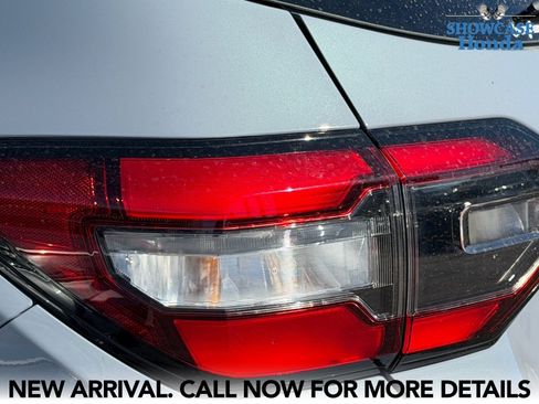 Used 2025 Honda Pilot Touring image 10