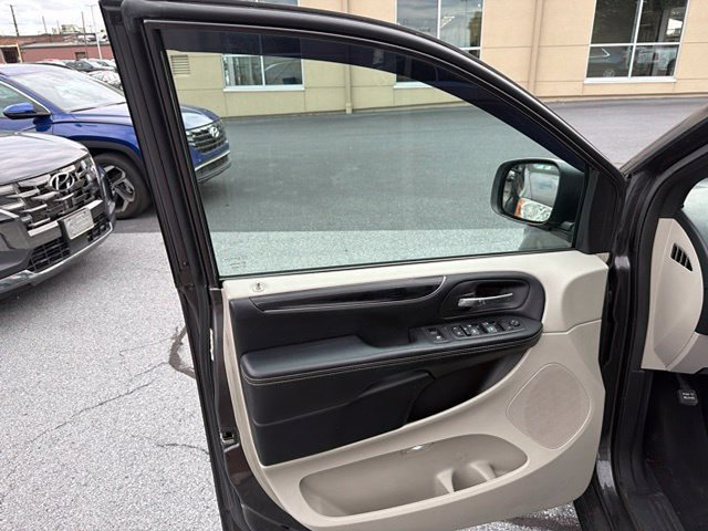 Used 2019 Dodge Grand Caravan SXT FWD image 20