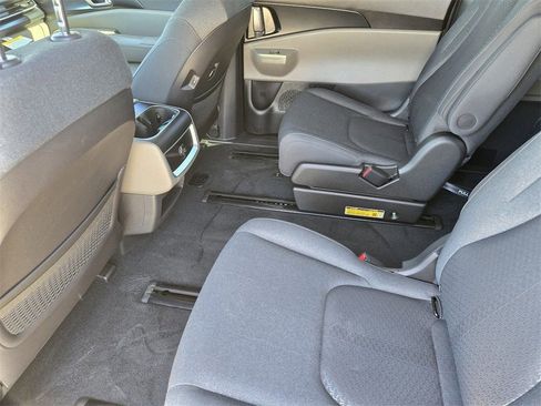 New 2026 Kia Carnival LX FWD image 21