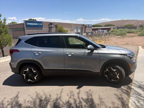Used 2025 Kia Seltos EX FWD image 4