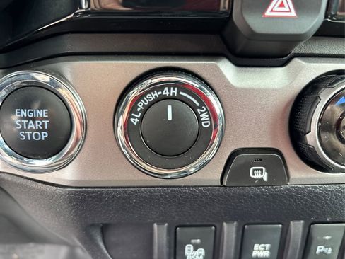 Used 2017 Toyota Tacoma Limited image 35