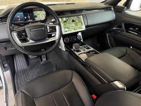 Used 2022 Land Rover Range Rover SE AWD/4WD image 2