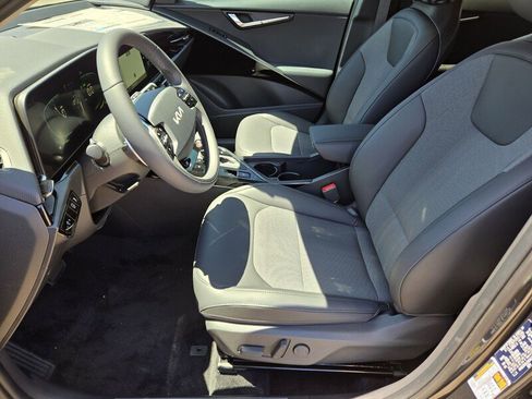 New 2025 Kia Niro EX image 7