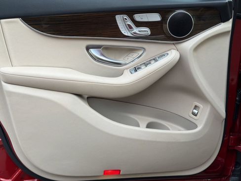 Used 2019 Mercedes-Benz GLC 300 image 14