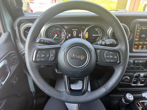 Used 2023 Jeep Wrangler Unlimited w/ Sun & Screen Package AWD/4WD image 13