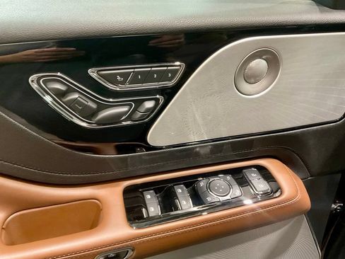 Used 2020 Lincoln Aviator Reserve w/ Equipment Group 201A RWD image 8