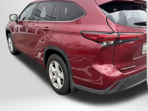 Used 2021 Toyota Highlander LE AWD/4WD image 7