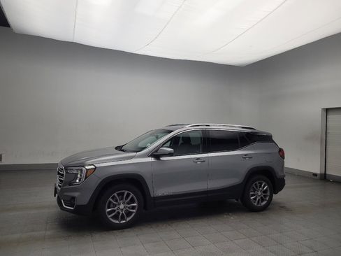 Used 2023 GMC Terrain SLT image 2
