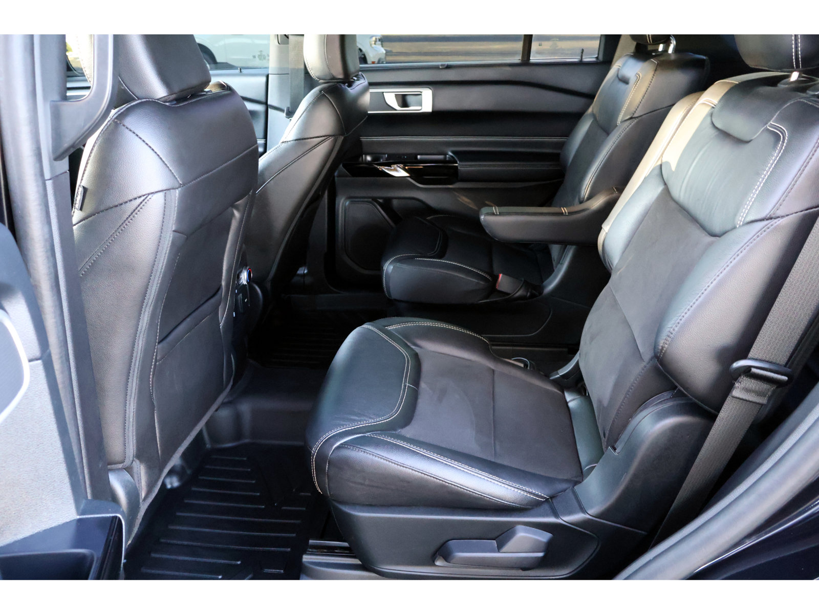 Used 2022 Ford Explorer ST RWD image 24