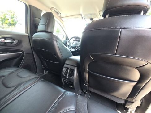 Used 2020 Jeep Cherokee Limited AWD/4WD image 18