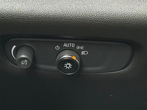 Used 2022 Chevrolet Traverse LT w/ LT Premium Package image 19