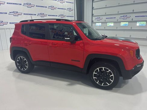 Used 2023 Jeep Renegade Latitude AWD/4WD image 8