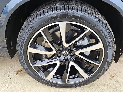 Certified 2023 Volvo XC90 B6 Plus image 8